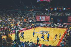 开云体育app-孤勇者的独舞，那个NBA季后赛之夜，马克西让对手陷入完全无解的深渊