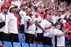 开云体育直播-包含足球盛事中球迷热情高涨，现场气氛火爆的词条