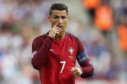 开云体育APP下载-巴斯托尼生涯之夜，F1年度争冠之夜的唯一性光芒