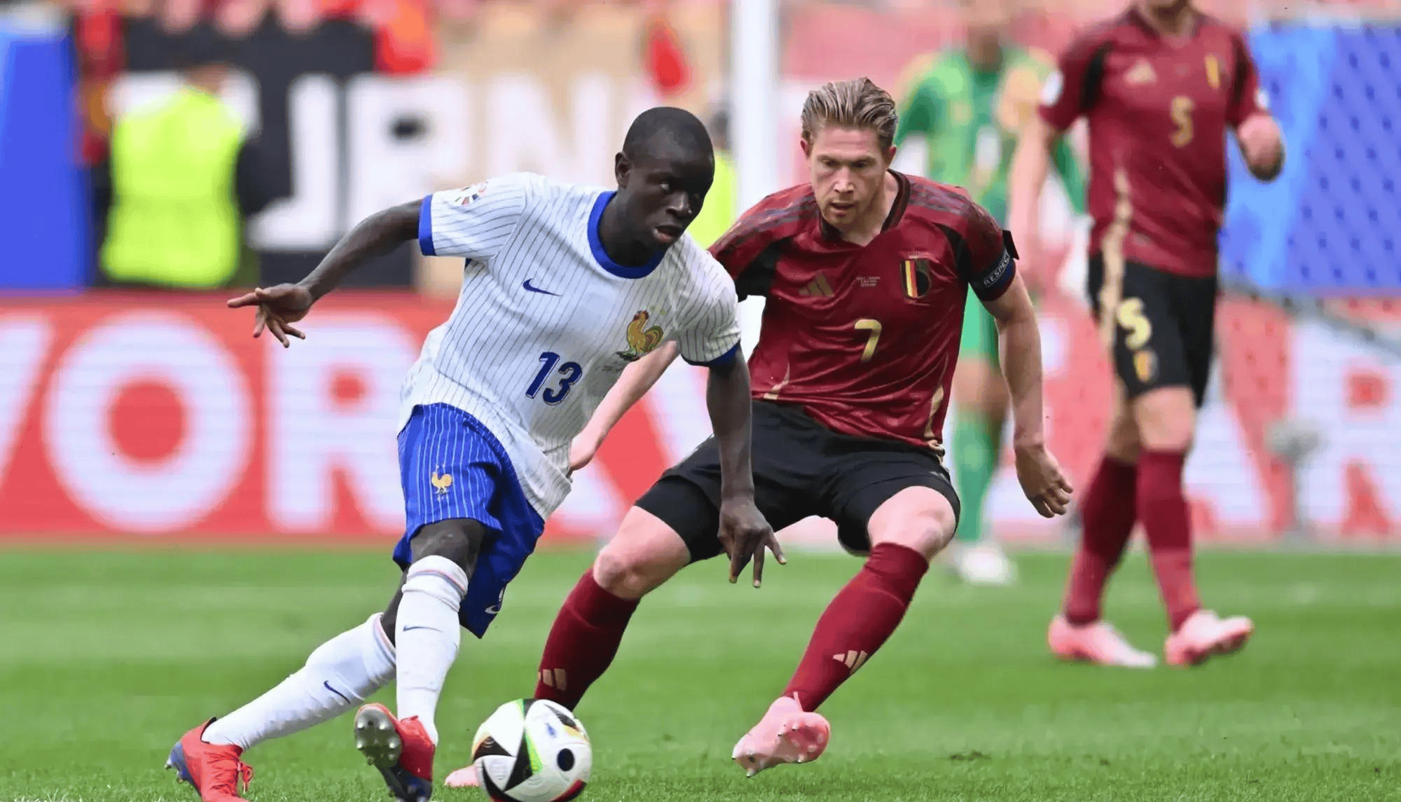 超级对决！欧洲杯资格赛场上激战不断的简单介绍