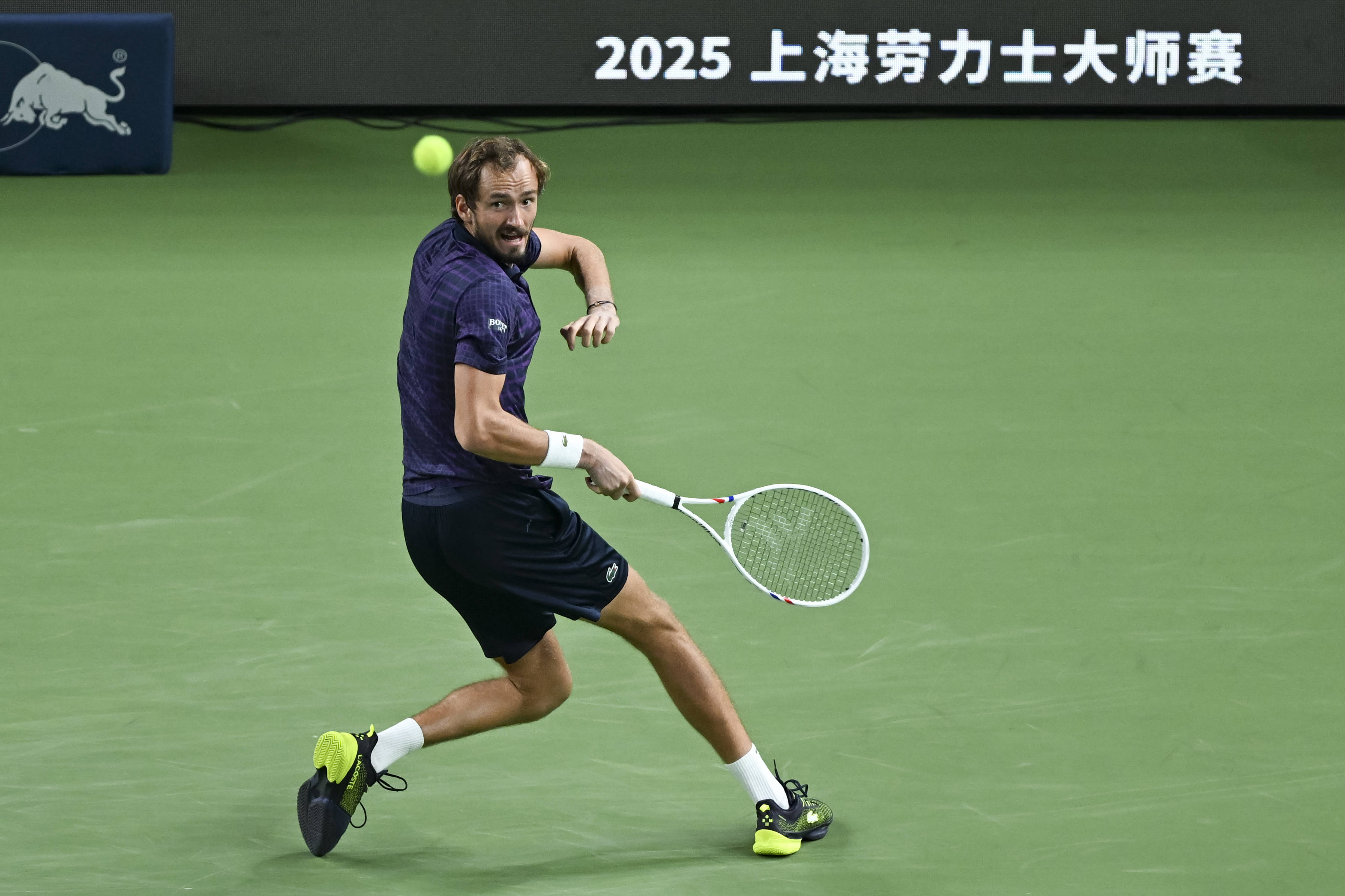 法国网球队鏖战西班牙网球队，梅德韦杰夫高光表现的简单介绍