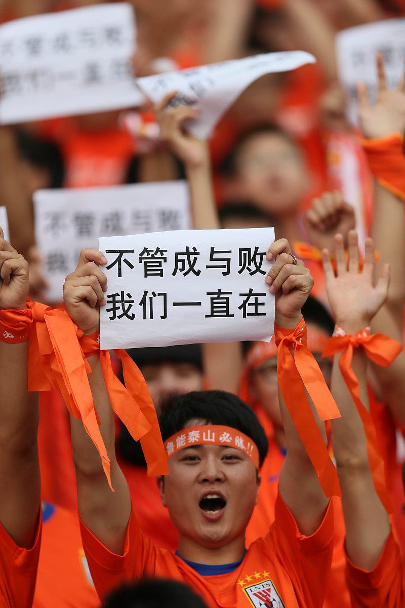 惊险！一支球队上演逆袭，引爆全场球迷热情的简单介绍