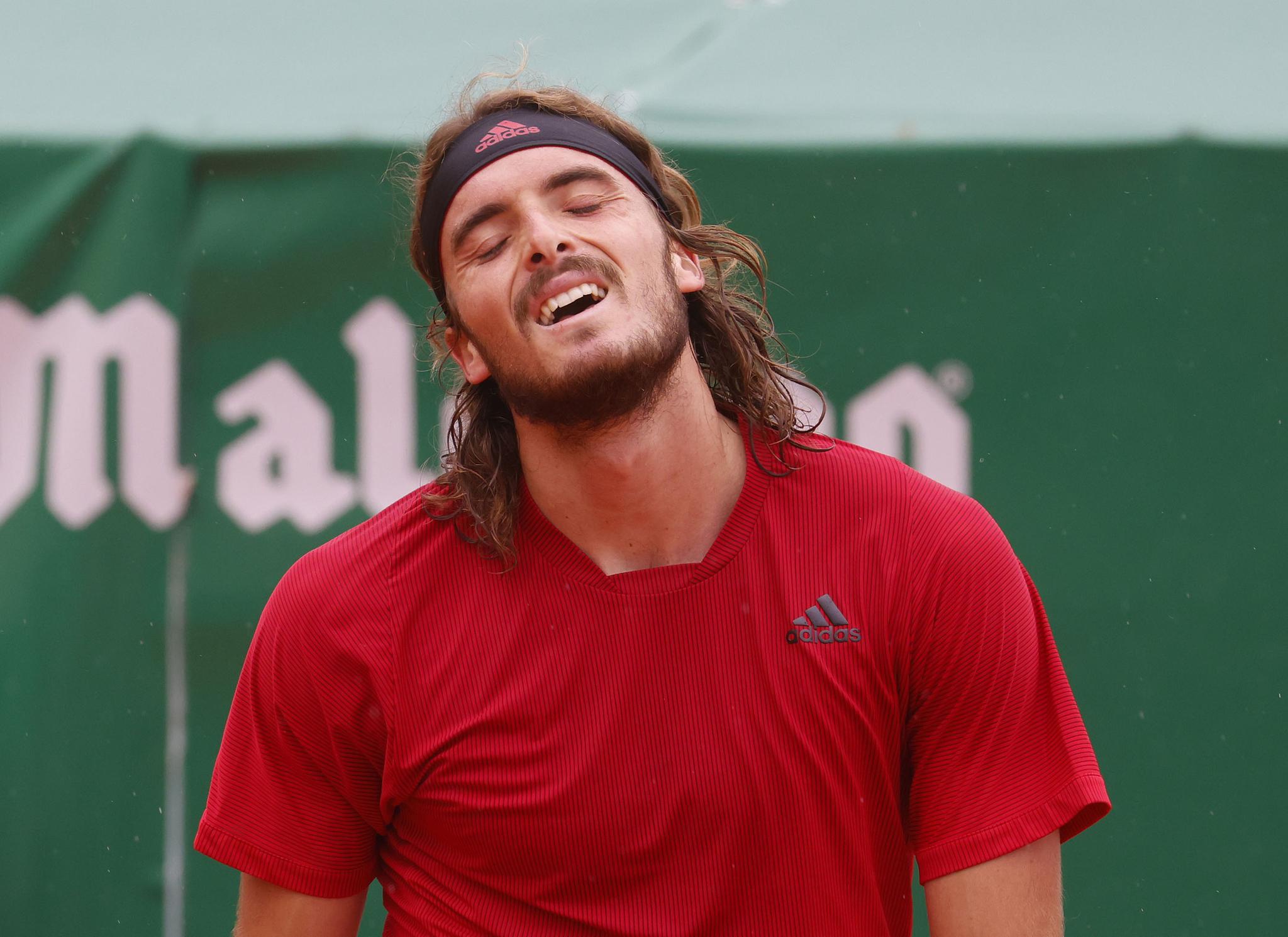 世界网球队鏖战西班牙网球队，西西帕斯爆发神勇的简单介绍