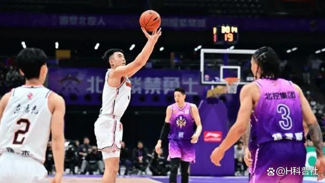 青岛队完胜北京队,易建联统治全场 青岛队完胜北京队,易建联统治全场