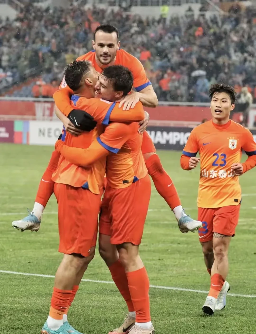 球队主帅喜忧参半，盼望球员合力战胜对手