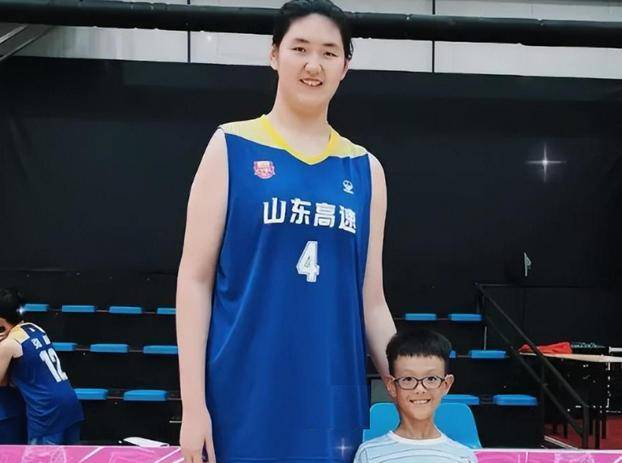 沈阳女篮名宿加盟队伍担任教练