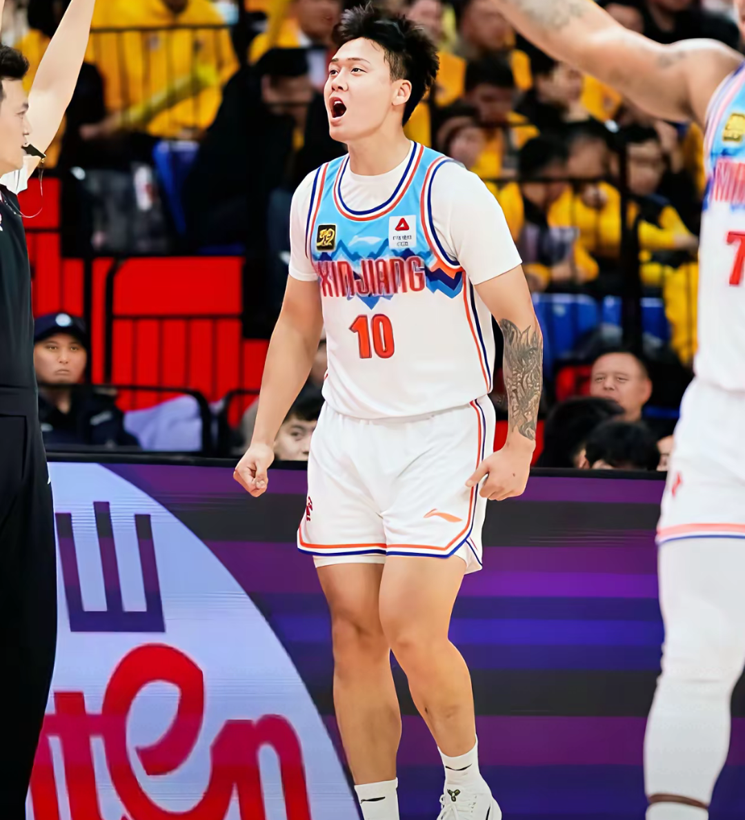 青年篮球新锐在比赛中崭露头角