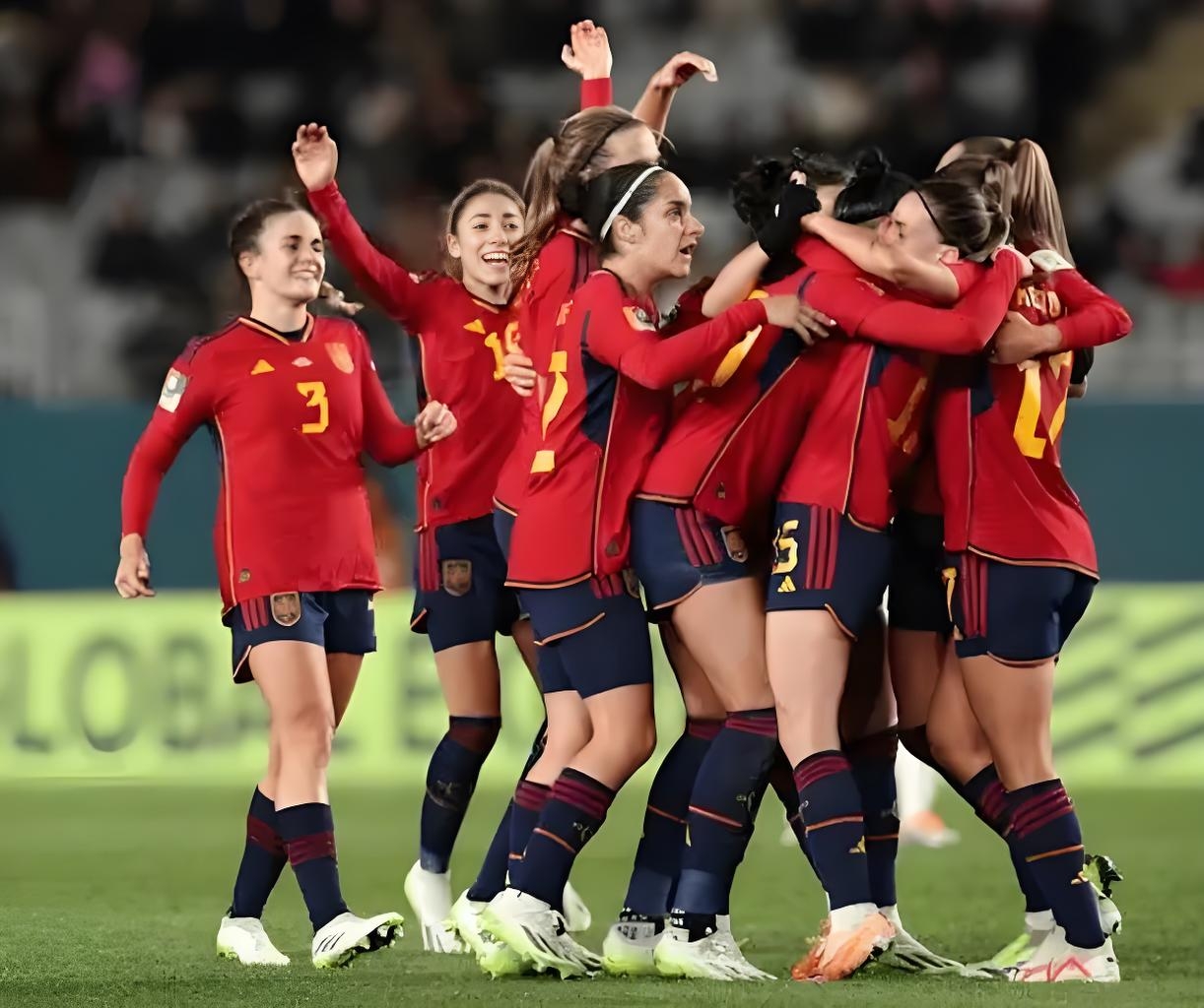 欧洲女足锋线压制对手,取得胜利 欧洲女足锋线压制对手,取得胜利