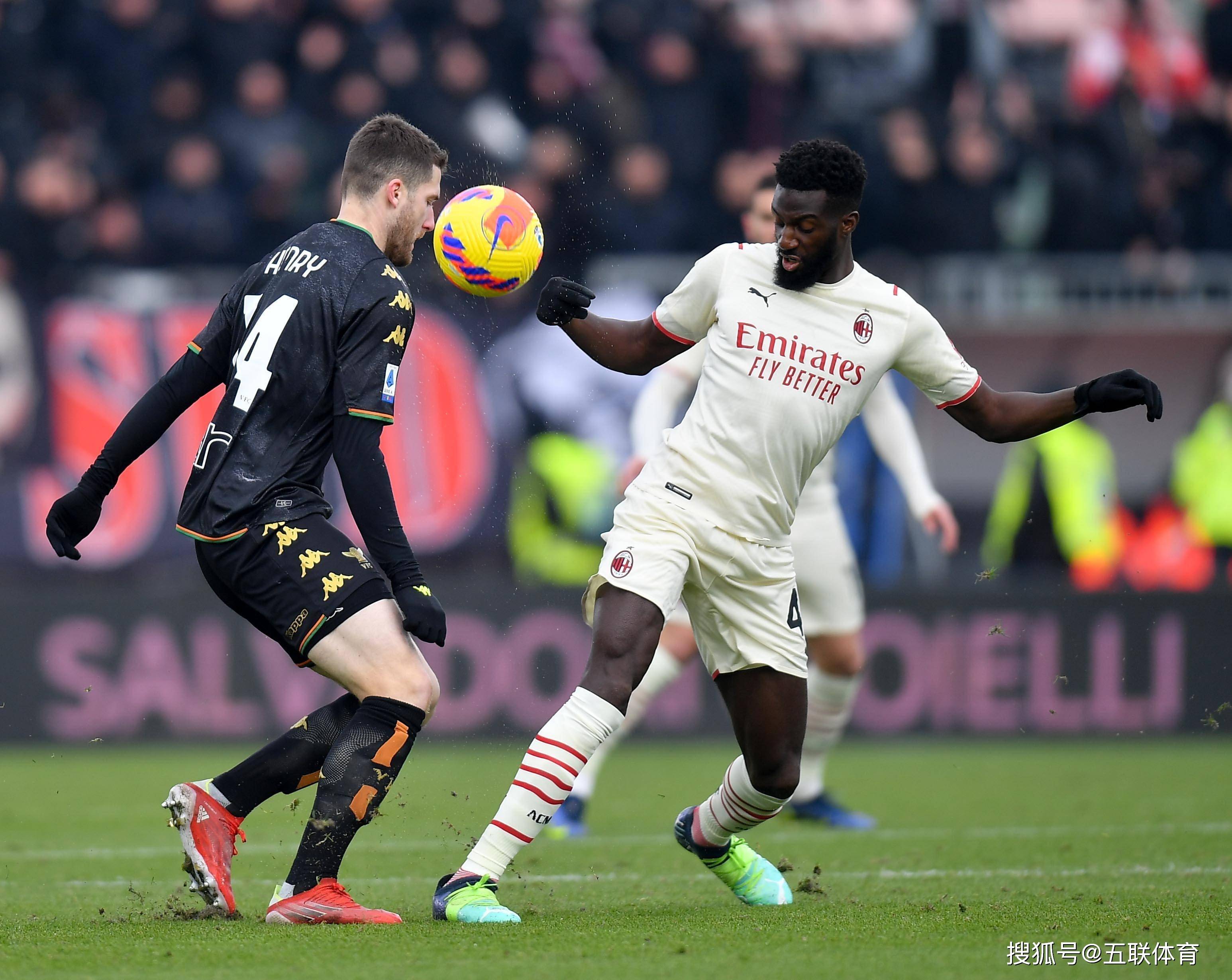 AC米兰遭遇惨败,联赛表现出现波动 AC米兰遭遇惨败,联赛表现出现波动