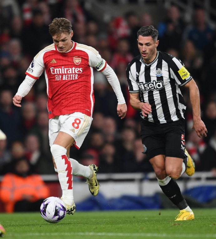 阿森纳主场惨败，面临严峻考验