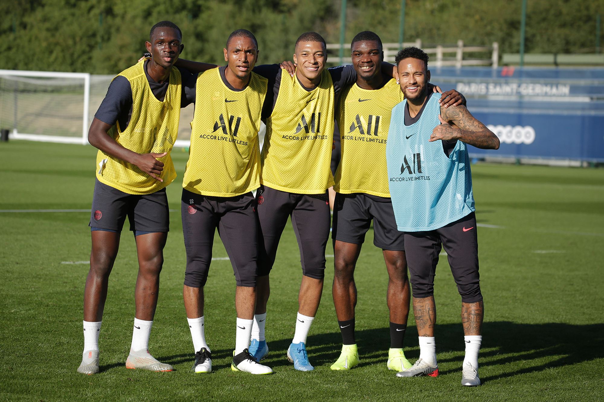 里昂赢得关键战，稳住领先位置的简单介绍