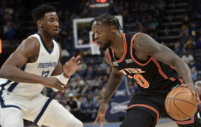 尼克斯队主场胜利，球迷欢呼雀跃