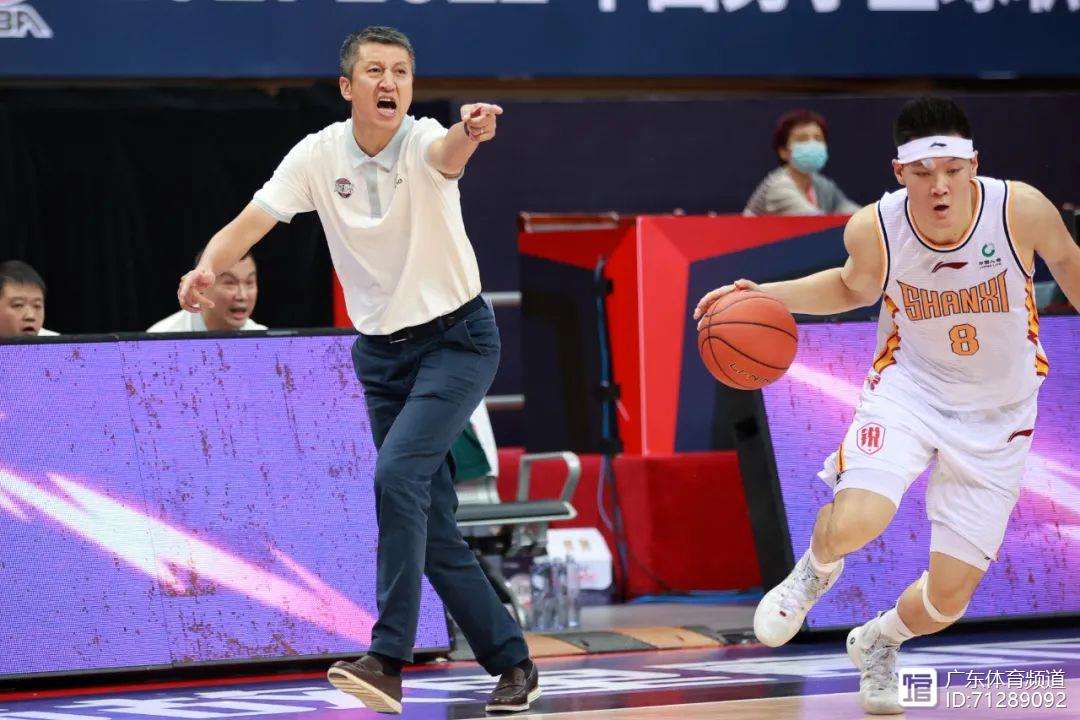 关于里昂客场逆转胜那赫特，取得翻盘胜利的信息