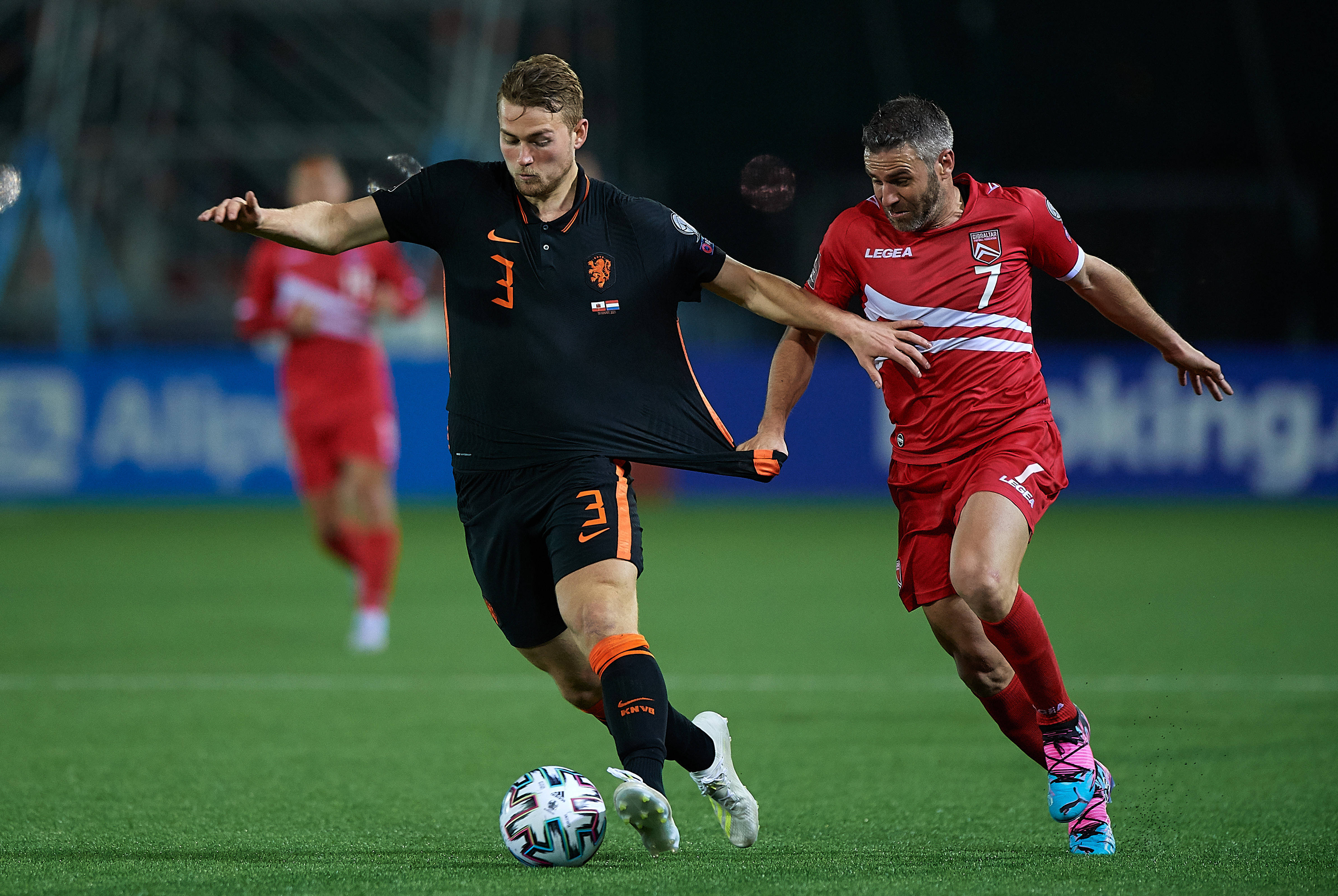 荷兰备战与匈牙利的欧预赛大战即将展开的简单介绍