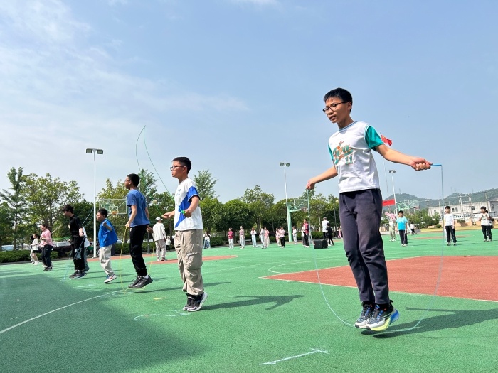 包含别开生面训练氛围调动，球员备战挑战赛的词条