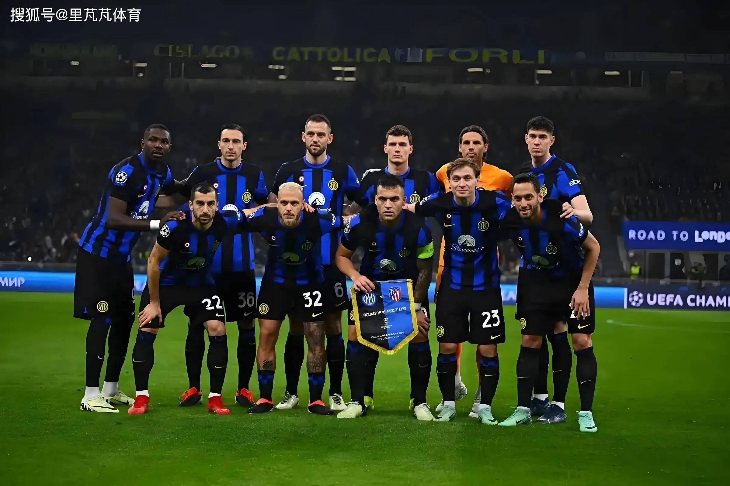 关于阿贾克斯将面对强大对手的考验的信息