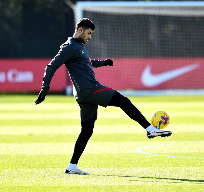 利物浦球员备战对阵莱斯特城的比赛：谁将笑到最后的简单介绍