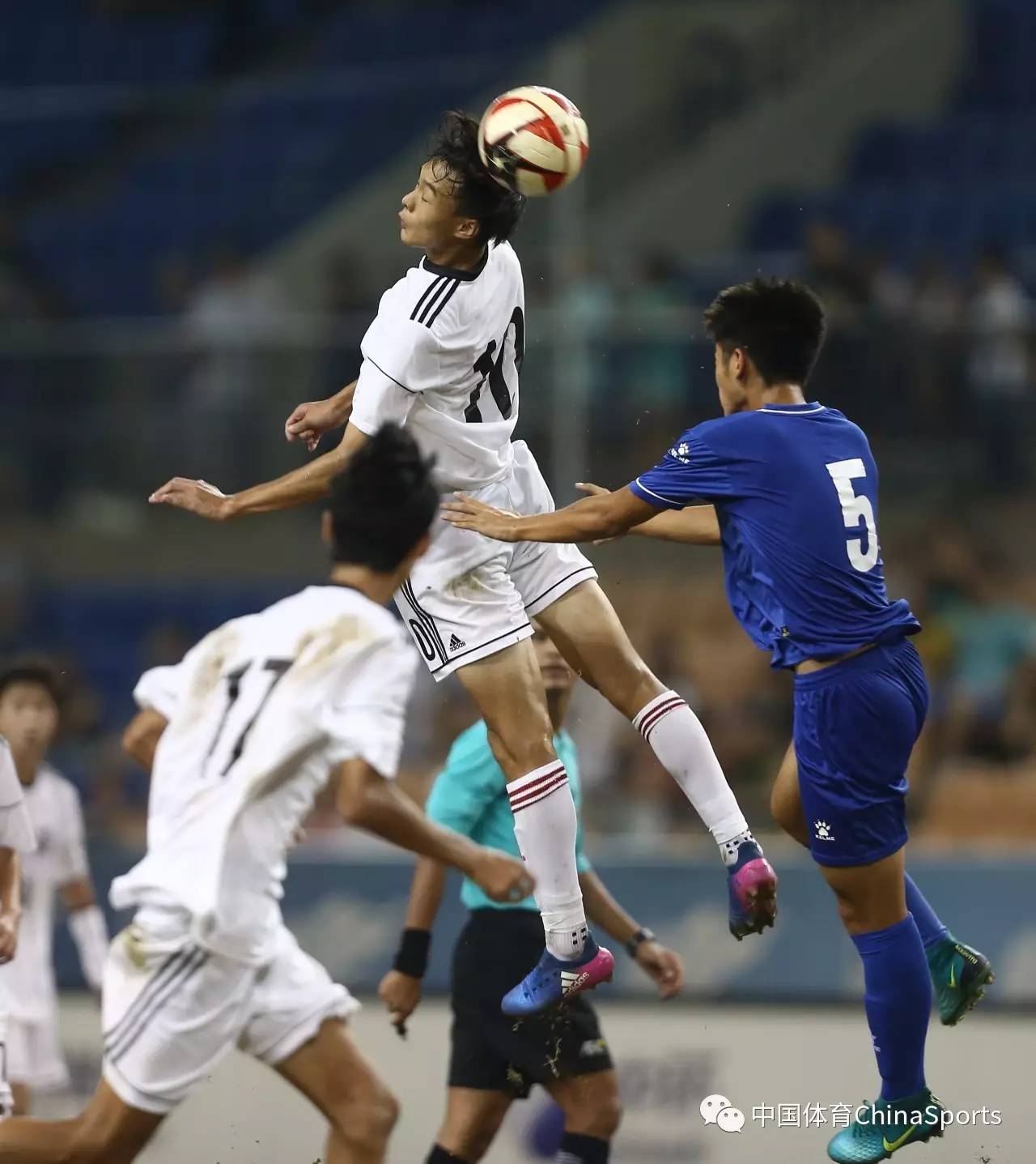 青岛队鏖战上海队，麦科勒姆带队取胜