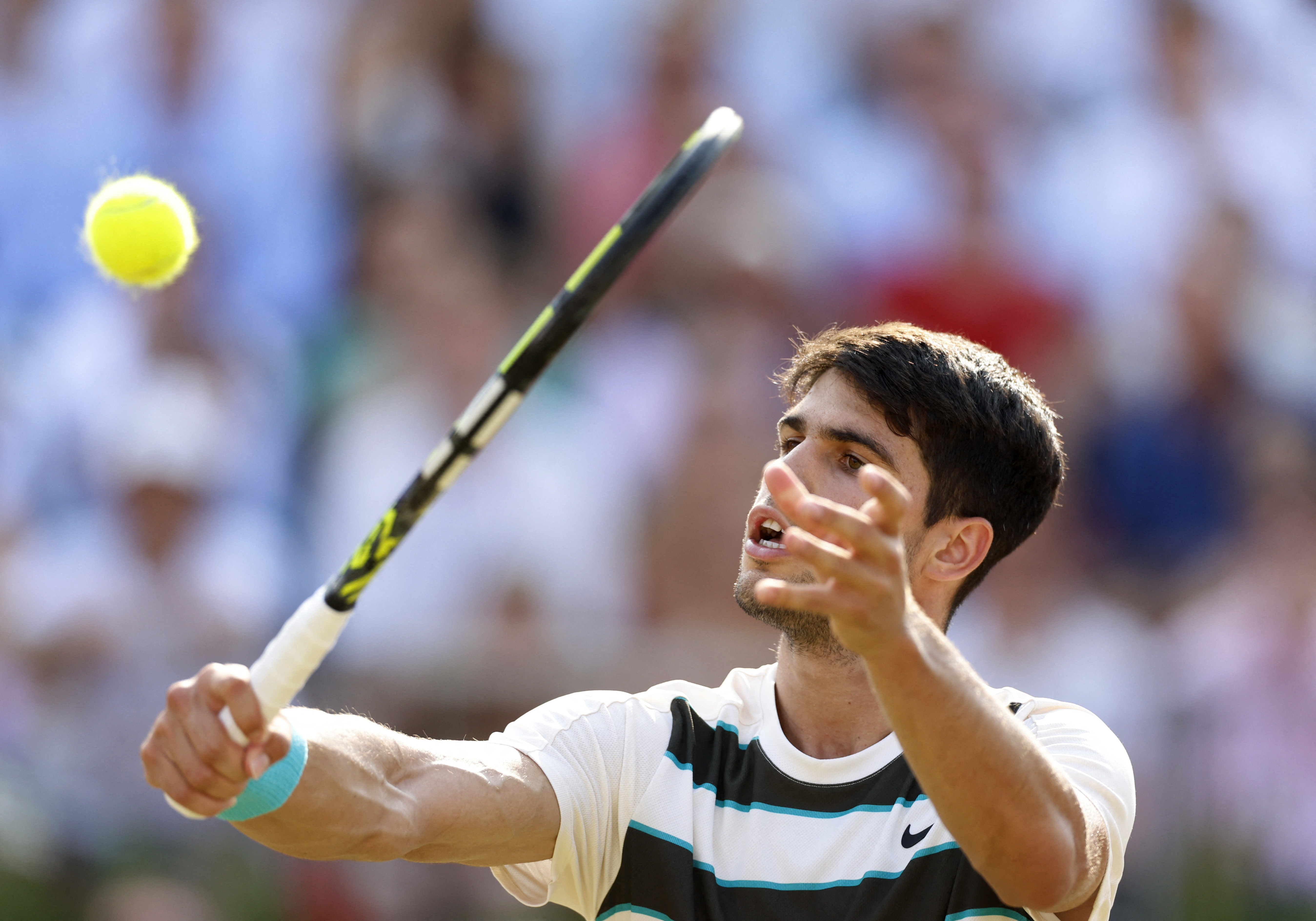 英国网球队绝地反击世界网球队，阿尔卡拉斯送出助攻的简单介绍