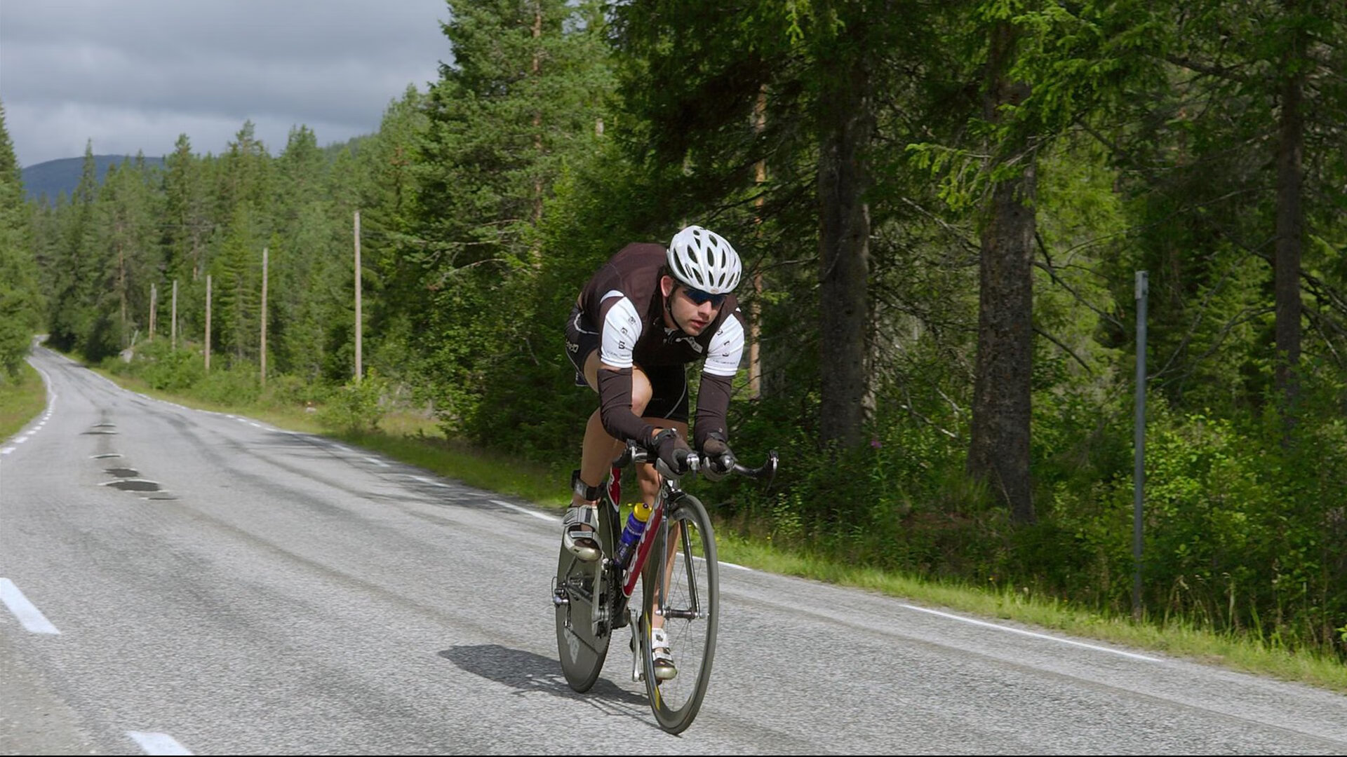 极速与激情的双重奏，F1揭幕战悬念迭起，湖人火力全开压制步行者