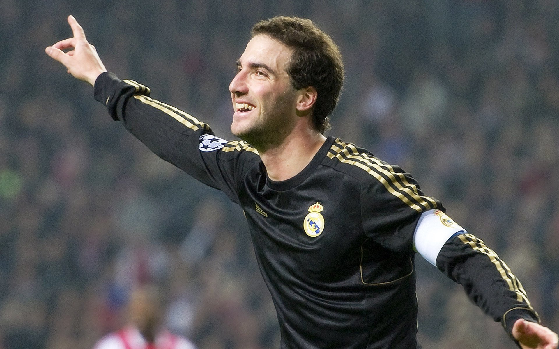 西决生死战之夜，詹姆斯主宰比赛走向